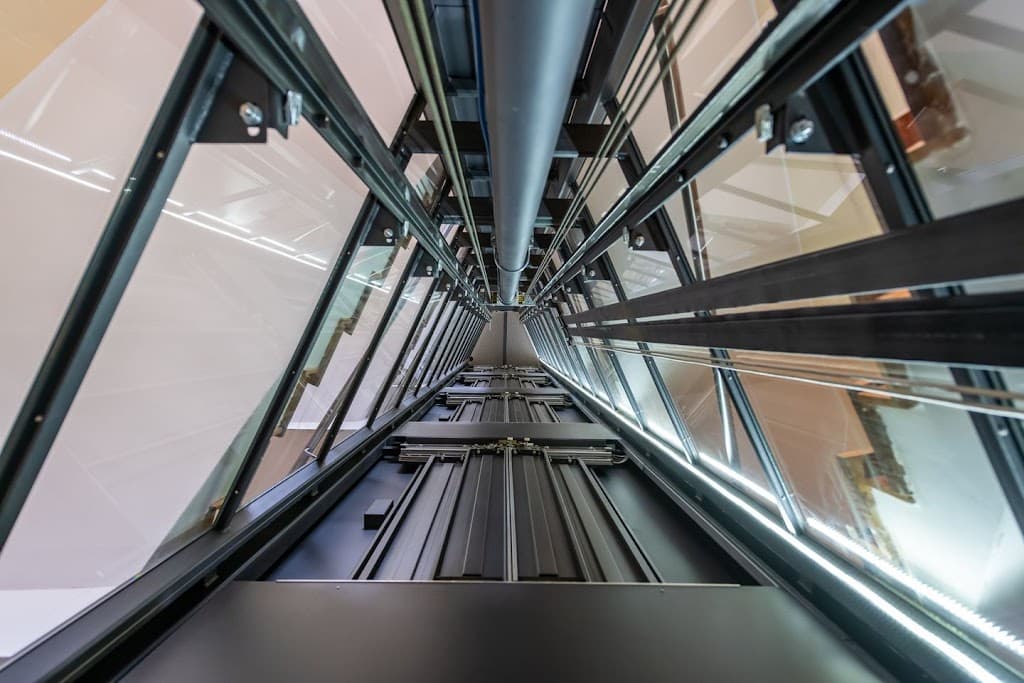 Aufzugsdienst München GmbH & AufzugsBau München GmbH