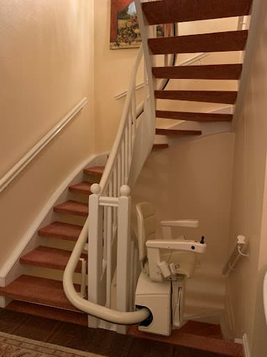 Familie Brandenburg Liftsysteme - Treppenlifte, Plattformlifte, Homelifte, Hublifte - Senkrechtlifte — Kundenfoto