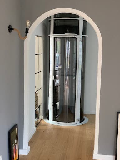 Familie Brandenburg Liftsysteme - Treppenlifte, Plattformlifte, Homelifte, Hublifte - Senkrechtlifte — Kundenfoto